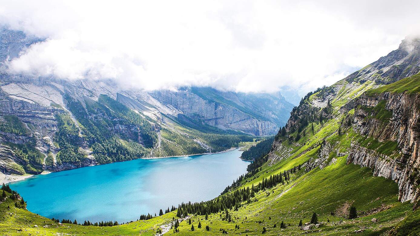 Lago de montaña Alpes Urimat